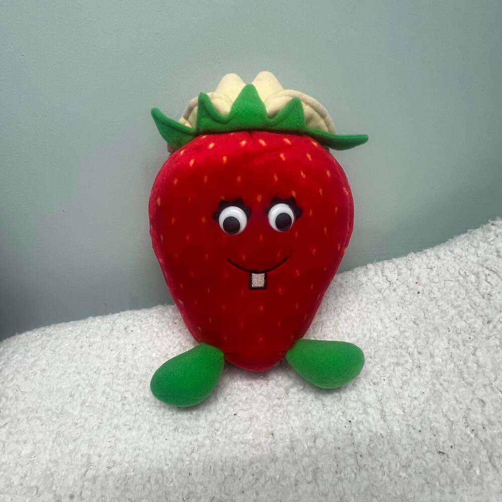 Vintage Del Monte 1988 Country Yumkin 10" Plush Strawberry Googly Eyes Stuffed